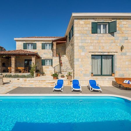 Cozy Home In Zrnovnica With Wifi Exterior photo