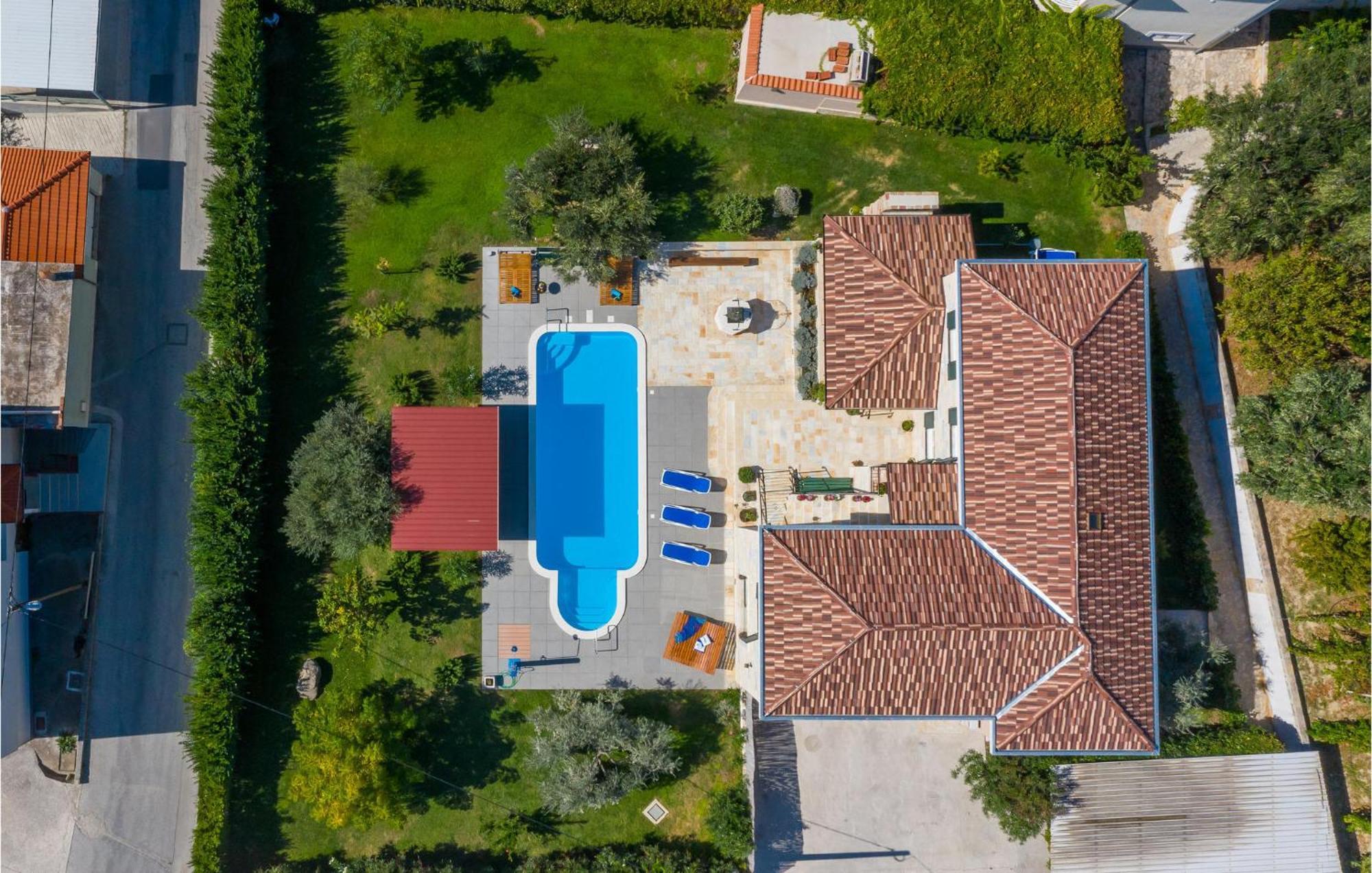 Cozy Home In Zrnovnica With Wifi Exterior photo